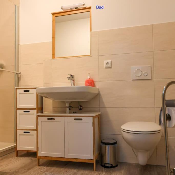 Freundliche Wohnung Mit Parkplatz Und Terrasse Neubrandenburg Exterior foto